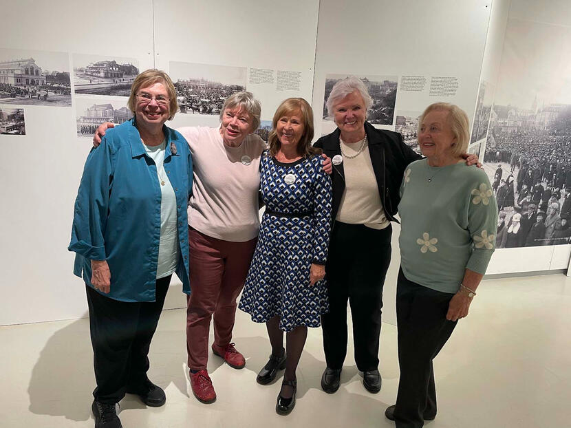 ÜEKN Suurpõgenemine 1944 toimkonnast Marju Rink-Abel, Maie Barrow, Iivi Zajedova, Kristi Vuht Allpere ja Ülle Ederma.